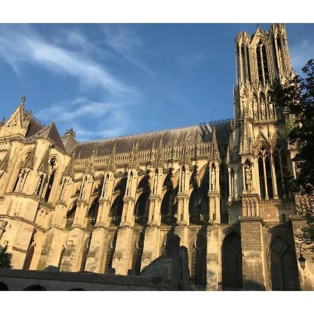 Appartamento Chez la Rég'- Aux pieds de la cathédrale Reims Esterno foto