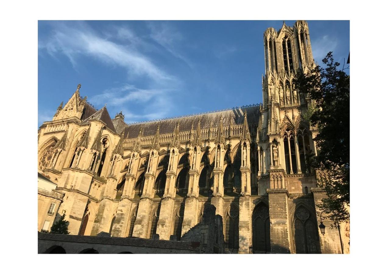 Appartamento Chez la Rég'- Aux pieds de la cathédrale Reims Esterno foto